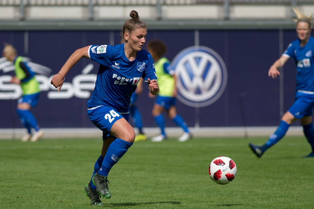 bayer04fussball's tweet photo. Die Kaderplanung bei den #Bayer04Frauen läuft weiter auf Hochtouren: Verena #Wieder (vom SC Freiburg), Kristin #Kögel (Bayern München) und Viktoria #Pinther (SC Sand) wechseln zur kommenden Saison unters Bayer-Kreuz.
In diesem Sinne: Herzlich willkommen! 👋
#Bayer04 | #DieLiga https://t.co/uKIZPZ2InC