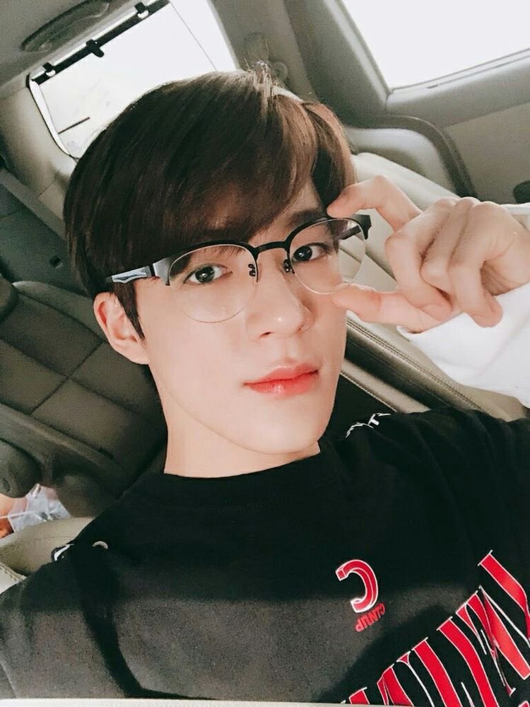 Jeno and his specs   #ForNCTandWAYV  #JenoAppreciationDay #JENO  #제노 @NCTsmtown_DREAM