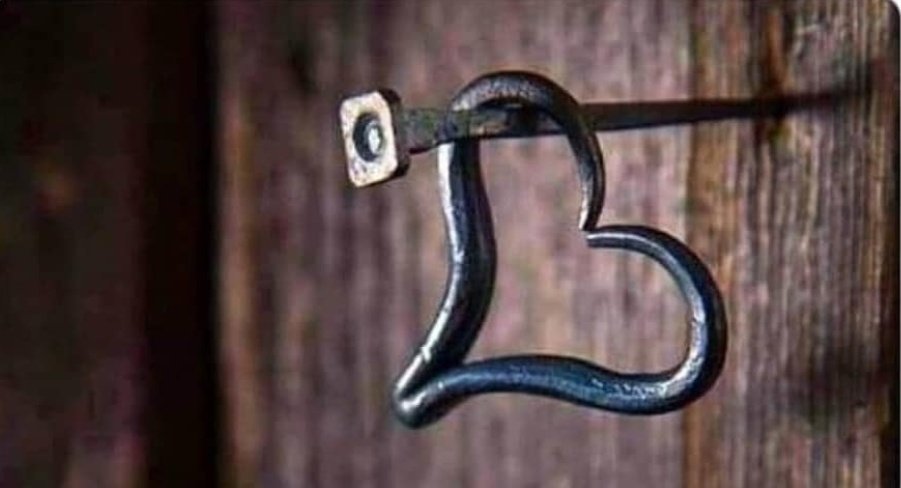 ilimvefikir's tweet photo. ~Söylenecek söz kalmadığında, dudaktan dökülen tek sözdür "Hayırlısı."

🌿 https://t.co/0Urg8w2CQv