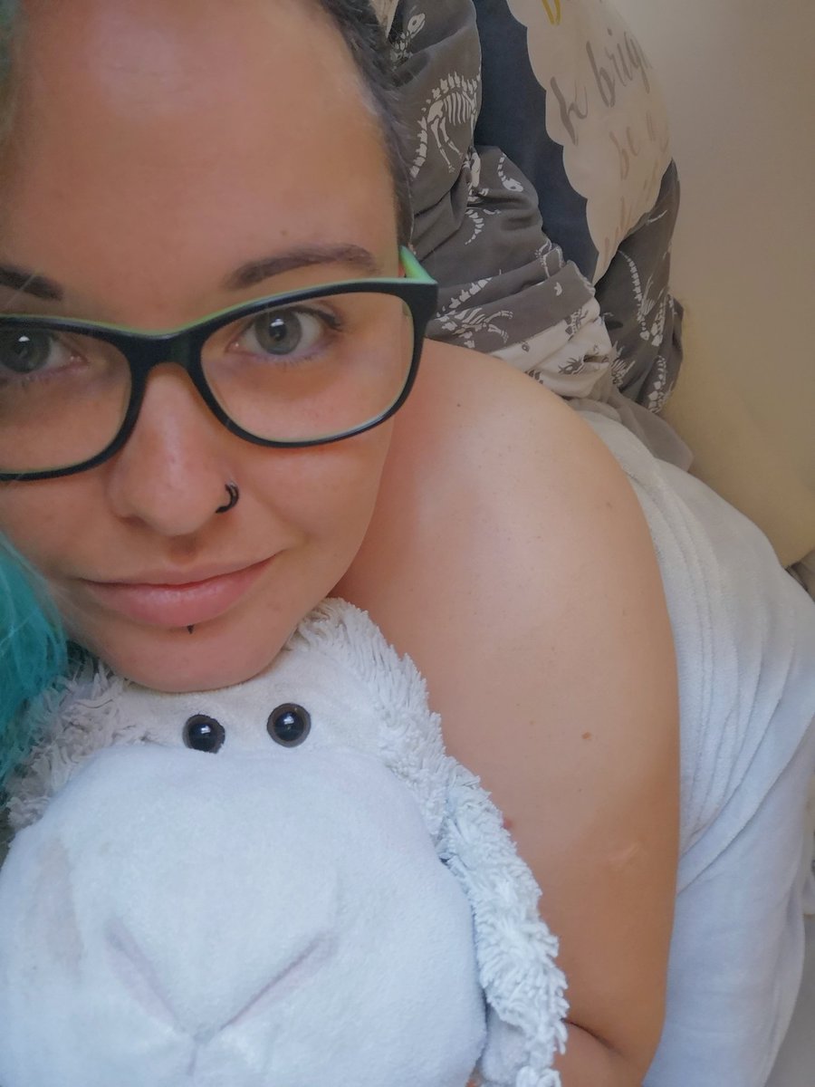 Beffanny2's tweet photo. #bluehair #greenhair #undercut #sideshave #shavedhead #tattoos #piercings #altgirl #alternative #gamer #gamergirl #nerd #nerdygirl #adorkable #adorable #biggirl #bbw #thicc #thiccthighs #thiccgirl #glasses https://t.co/8Sfm65Bj1V