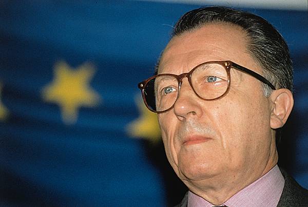 agitpops's tweet photo. 🇪🇺🎉 Happy 95th birthday to Jacques Delors, a great European &amp; #POTEC, who started #MFF process (then: "Financial Perspectives"). First three FPs: supported the #SingleMarket, the #MaastrichtTreaty, the 2004 enlargement.

Today, #NextGenerationEU carries fwd that ambition. #EUCO https://t.co/TcA4oGKOLi