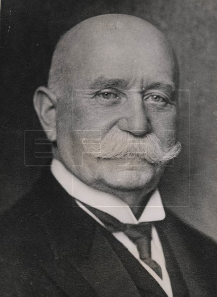 EFELafototeca's tweet image. La conquista de los cielos

Un #20julio pero de 1900 el conde Ferdinand von Zeppelin realizaba el primer vuelo del dirigible de su mismo nombre, con una capacidad para 20 pasajeros y una velocidad máxima de 128 km/h. #EFEfototeca