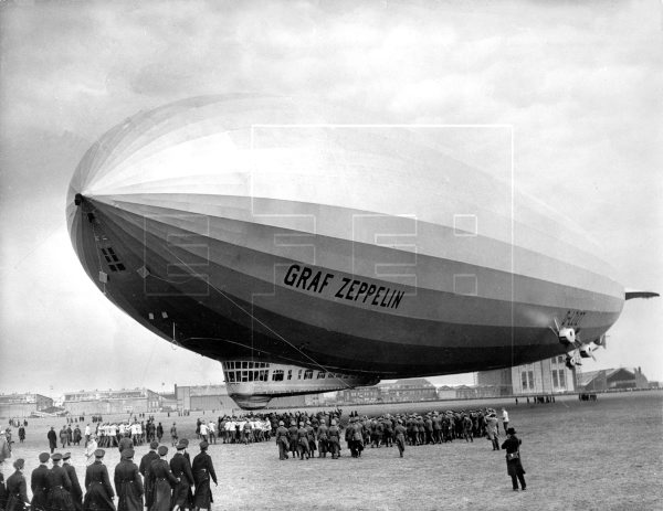 EFELafototeca's tweet image. La conquista de los cielos

Un #20julio pero de 1900 el conde Ferdinand von Zeppelin realizaba el primer vuelo del dirigible de su mismo nombre, con una capacidad para 20 pasajeros y una velocidad máxima de 128 km/h. #EFEfototeca