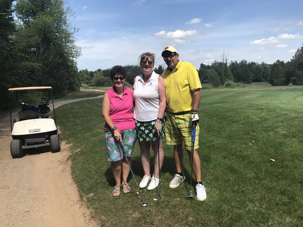 wmdewar67's tweet photo. @LoudmouthGolf golf today at ActonGC @adewar1968 wearing Pink Flamingos, @BarbLovesPetra wearing Shamrocks and me wearing Margerhita. #anythingforgolf https://t.co/JX3lfqebUF