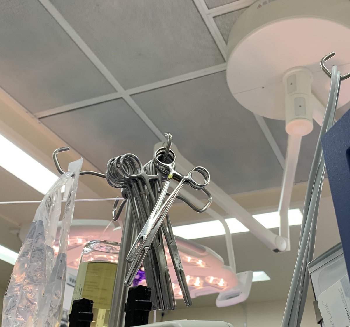 nobubbles2's tweet photo. No. Just no 🙈

#OCD #Perfusion #Cardiacsurgery
#pump #clamps https://t.co/1XLDRHIzO5