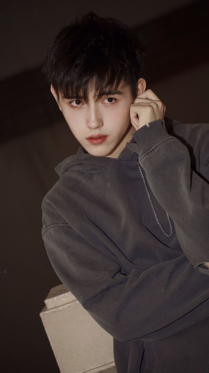 Ryomeiya's tweet photo. ชื่อ:เฉินเฟยอวี่(Arthur chen)
เกิด:09/04/2000(เกิดที่อเมริกา)
ราศรี:เมษ
สูง:188ซม.
สิ่งที่เฟยๆชอบ:ร้องเพลง,เล่นกีต้า,บาสเกตบอล
Weibo:陈飞宇Arthur
IG:thechenarthur https://t.co/AgiurK5HOg