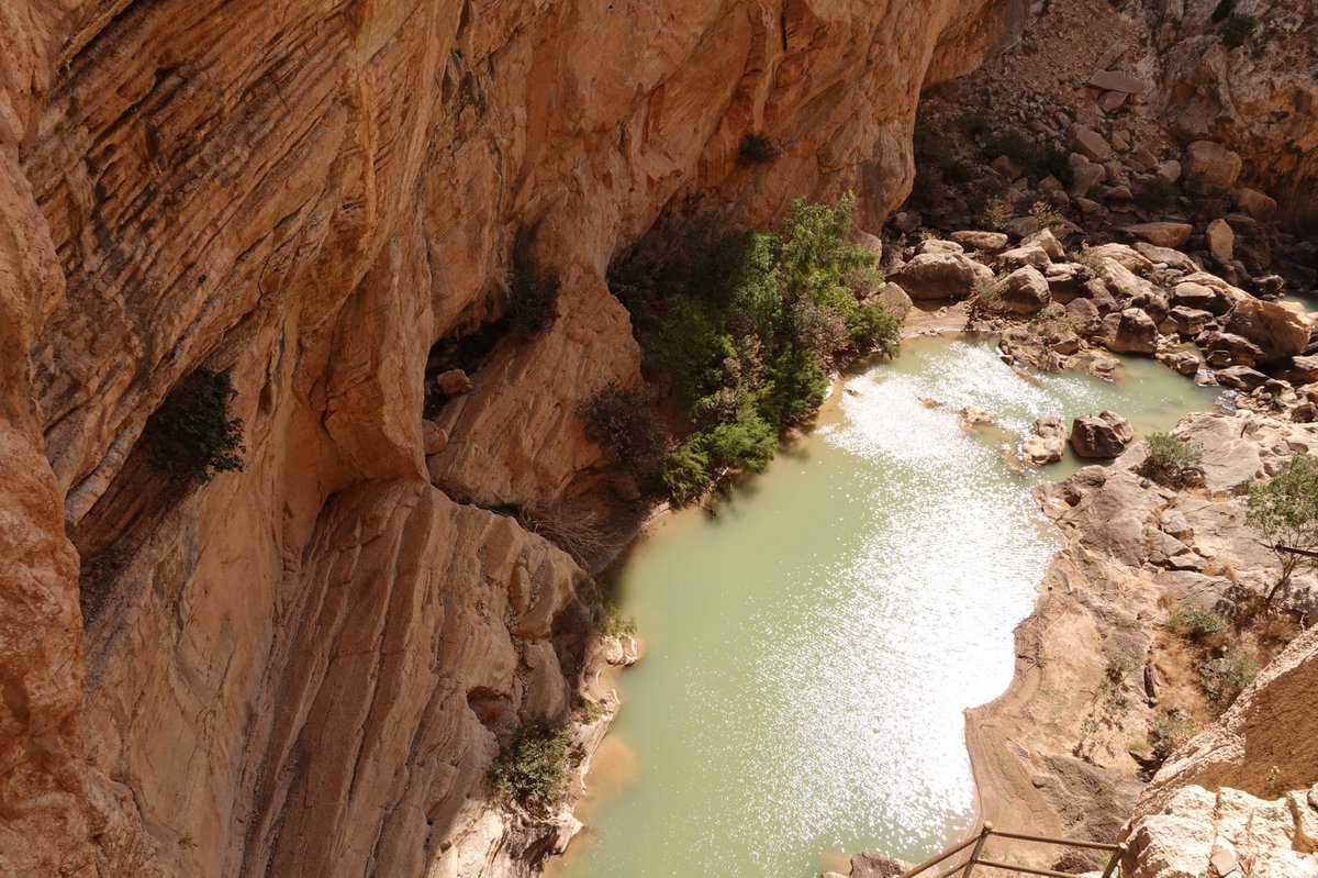 Qué bien lo pasamos en Málaga!!!! instagram.com/tv/CC3Ef3tKxUU… un vídeo de nuestra visita a #CaminitodelRey Gracias <a href="/antoniobanderas/">Antonio Banderas</a> por llevarnos!