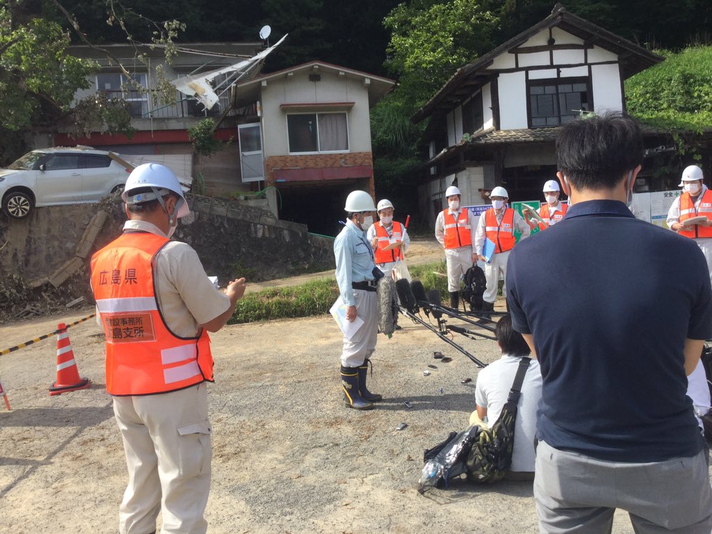 谷はるみ東広島市議会議員 Sur Twitter 東広島市河内町宇山地区の土砂災害現場調査隊の 話しを聞きました それまで降り続いた長雨と当日夜半からの豪雨が一気に押し寄せ 家の裏の県道法面が崩れて土砂が一階に押し寄せたことがわかりました T Co I2ijgbwjur