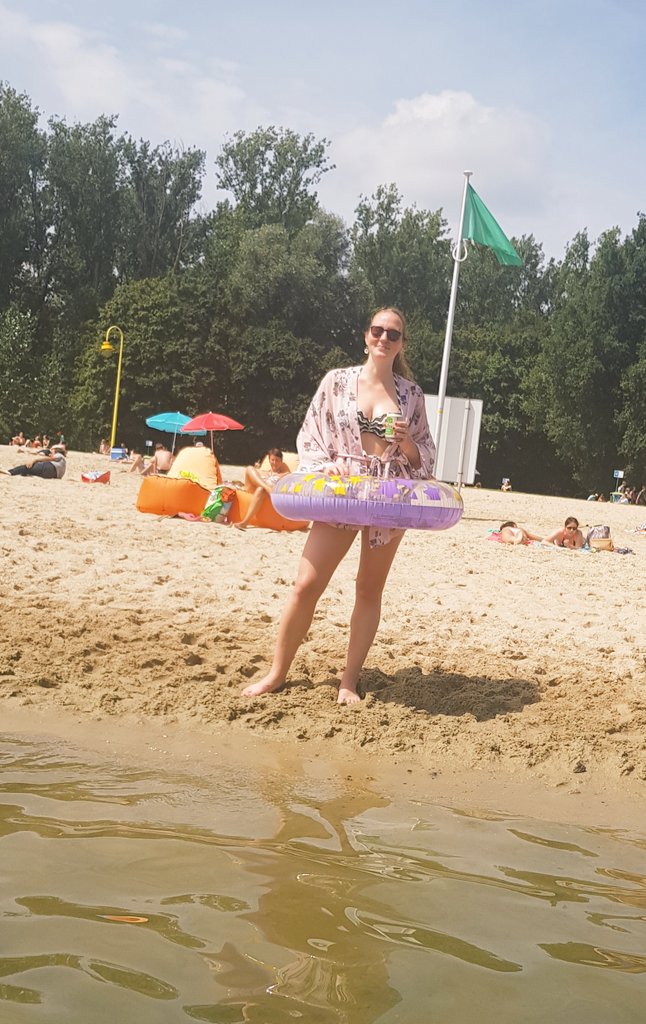 Minaa_x1's tweet photo. Mijn zomerse weekends zijn tegenwoordig voor alcohol, appekes, baywatch bloot en boekskes lezen.
#pastweekend #donk #tantieduty #picknick #stillinthevibe #goodvibes https://t.co/jlOgZrdiJe