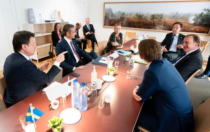 Alessan05695937's tweet photo. Il nostro amatissimo Presidente impavido.......punta il dito verso #Rutte.
A destra, 3 cogli@@celli!!!💩💩💩
#RecoveryFound
#RecoveryInstrument
#RecoveryPlan
#ConsiglioEuropeo
#Conte
#Orgoglio5Stelle
#M5S https://t.co/gdtk9oV57d
