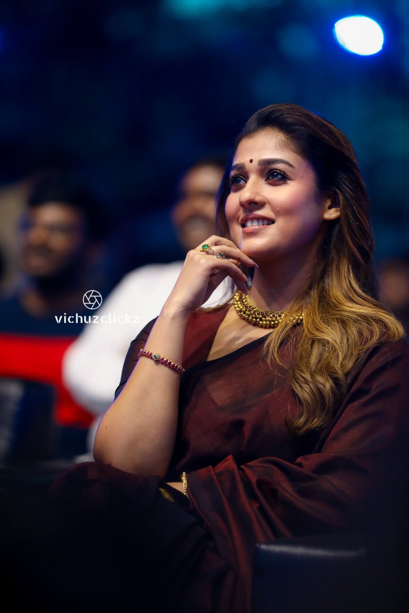 BheeshmaTalks's tweet photo. Major Throwback:
South Indian Actress #SamanthaAkkineni and #Nayantara at Zee Cine Awards Tamil 2020
#ZeeCineAwardsTamil2020
#Nayanthara - Two Awards
Favorite Actor Female for #Viswasam
Sridevi Award for Inspiring Women of Indian Cinema
#ThrowbackStills https://t.co/PpC5HX2EZx