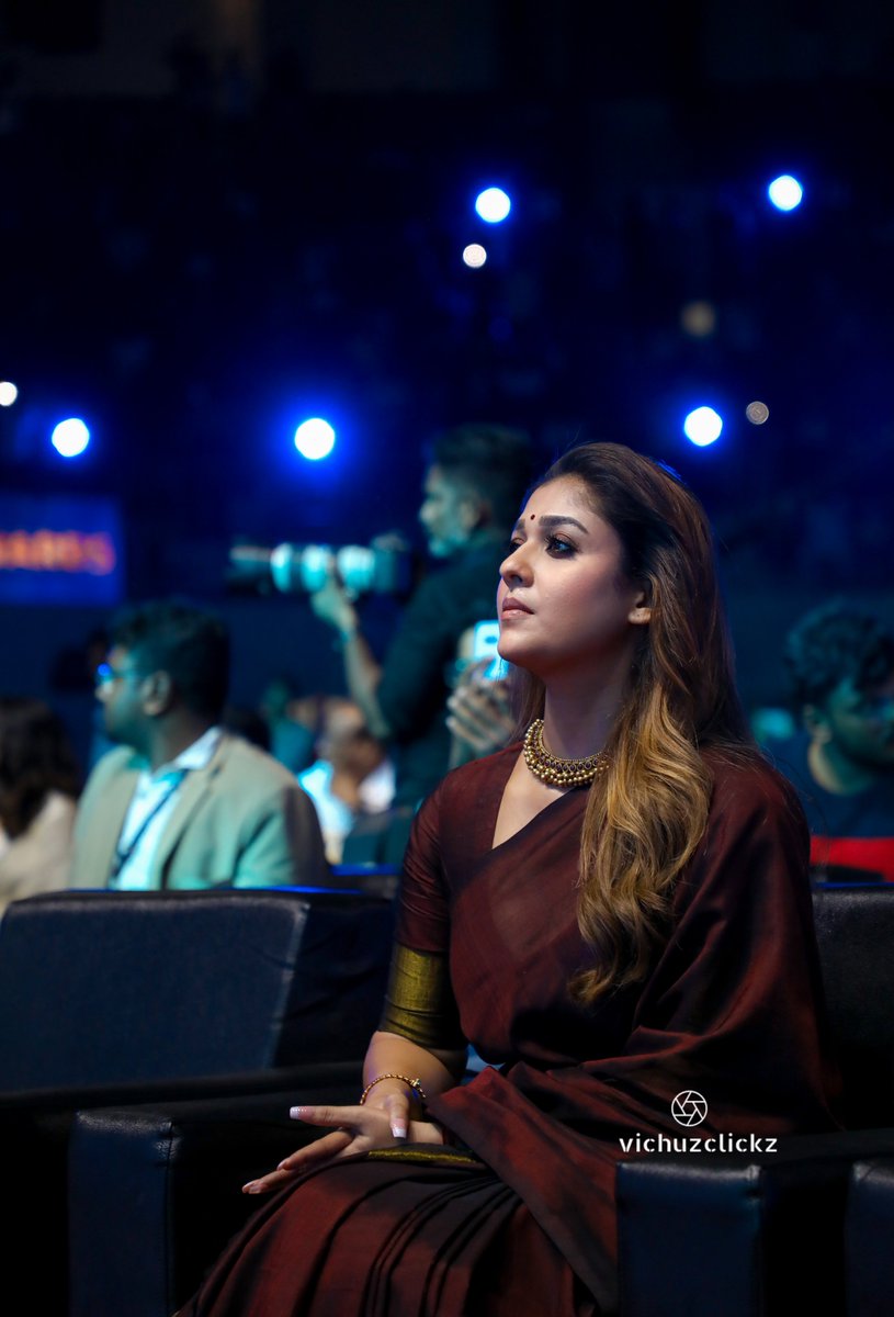 BheeshmaTalks's tweet photo. Major Throwback:
South Indian Actress #SamanthaAkkineni and #Nayantara at Zee Cine Awards Tamil 2020
#ZeeCineAwardsTamil2020
#Nayanthara - Two Awards
Favorite Actor Female for #Viswasam
Sridevi Award for Inspiring Women of Indian Cinema
#ThrowbackStills https://t.co/3sukEYouVx