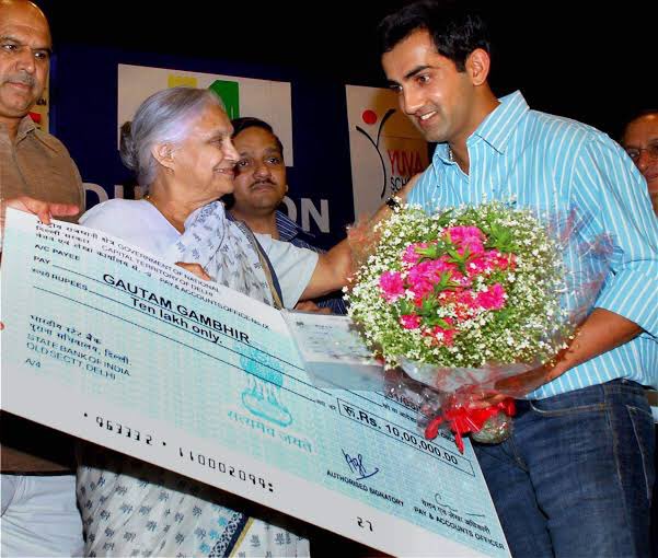 GautamGambhir's tweet photo. Tributes to former Delhi Chief Minister Sheila Dixit Ji on her death anniversary. https://t.co/Lp7Mzlota9