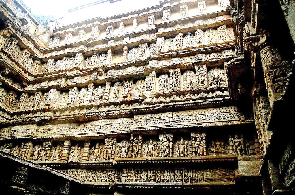 Rani ki Vav The "Queen's Stepwell" situated in patan,gujarat.Made in 11th Century by Queen Udayamati on memories of his King Bhima-I(Chaulukya dynasty) it said that it taken 20Years to complete this finest archieture which is constructed in Maru Gurjara style. #IncredibleIndia