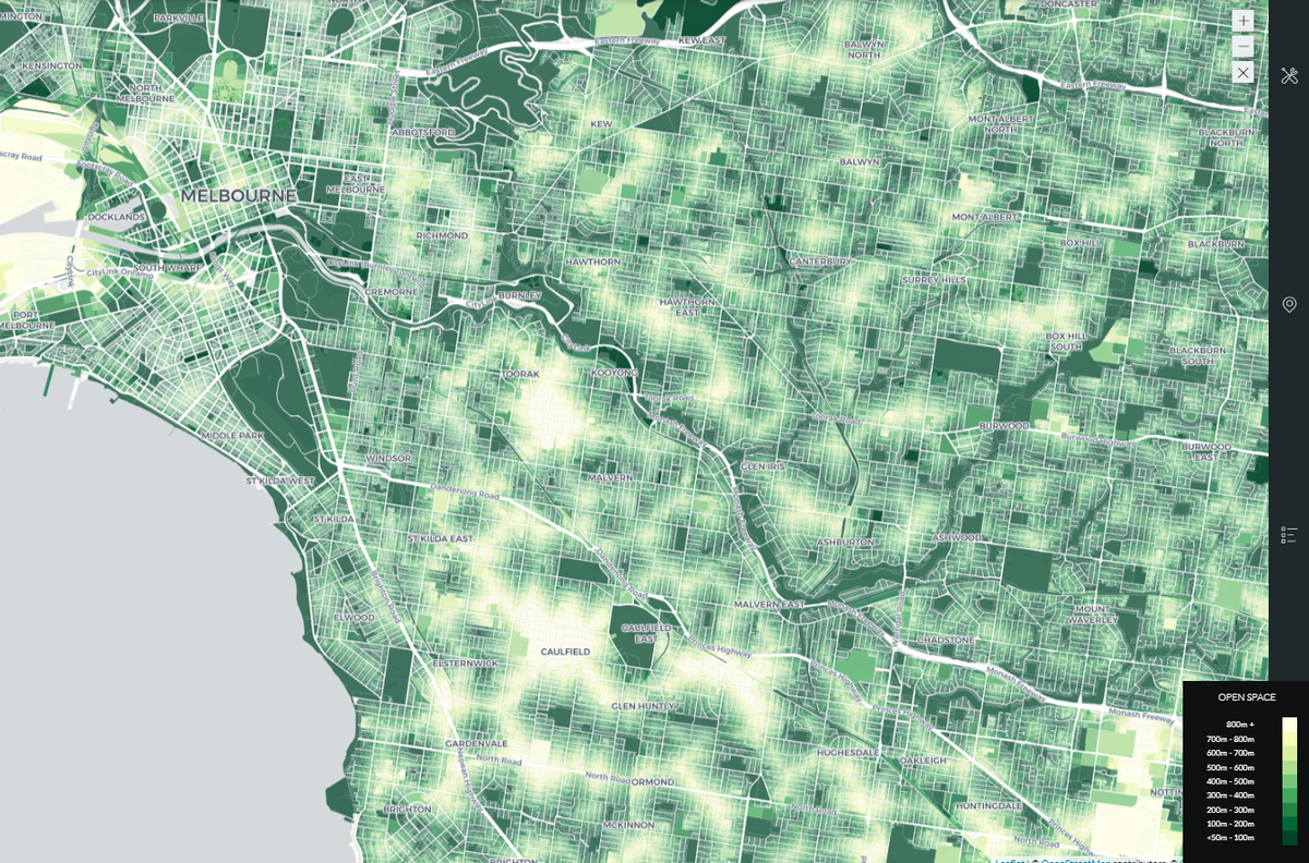 CushenMichael's tweet photo. @SimonGIS I have fun doing that regularly. There are some interesting patterns i.e. Open Space access in Toorak. Distance are routed along street networks. 
Green: Open Space | Purple: Major Supermarkets https://t.co/RdoPd9bOj4