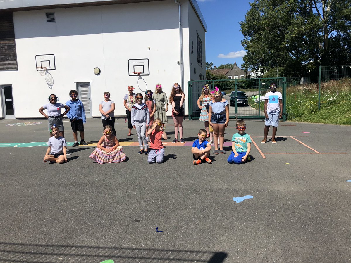 boon_mrs's tweet photo. This morning, we had great fun learning about summer safety and designing some funky sunglasses! We have had such a lovely morning. Thankyou to all the children in educare for making us smile 😃 @SPSPlymouth https://t.co/6du507ULFg