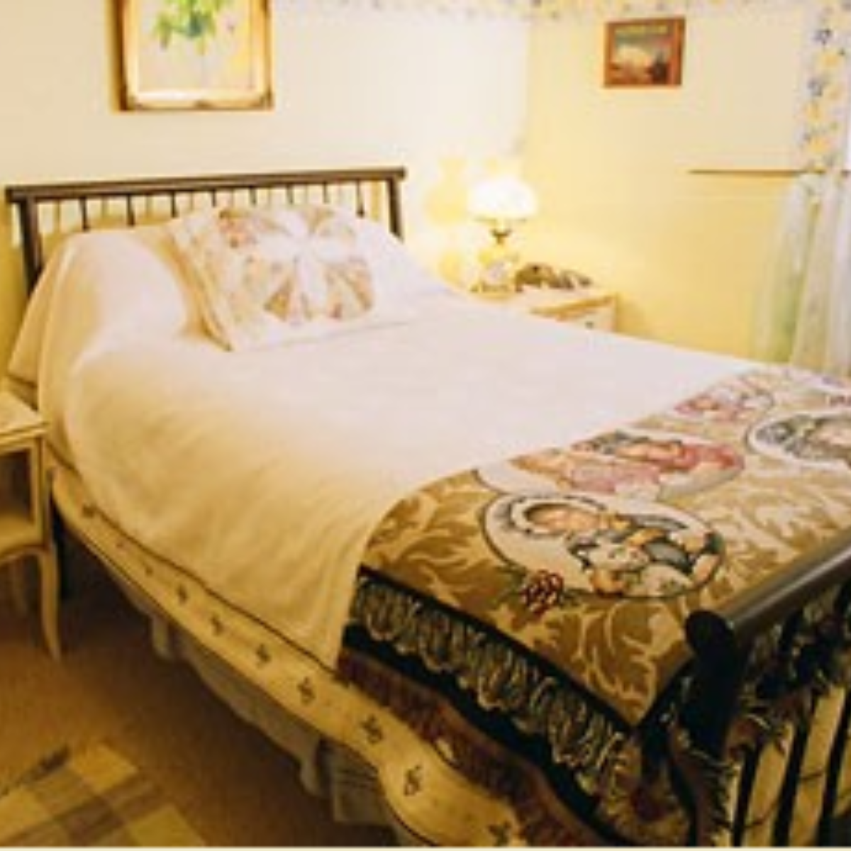 ChittendenHouse's tweet photo. Come for the closeness to the center of Seattle, stay for the cozy beds and incredible breakfasts! https://t.co/4eGfQWb0ga