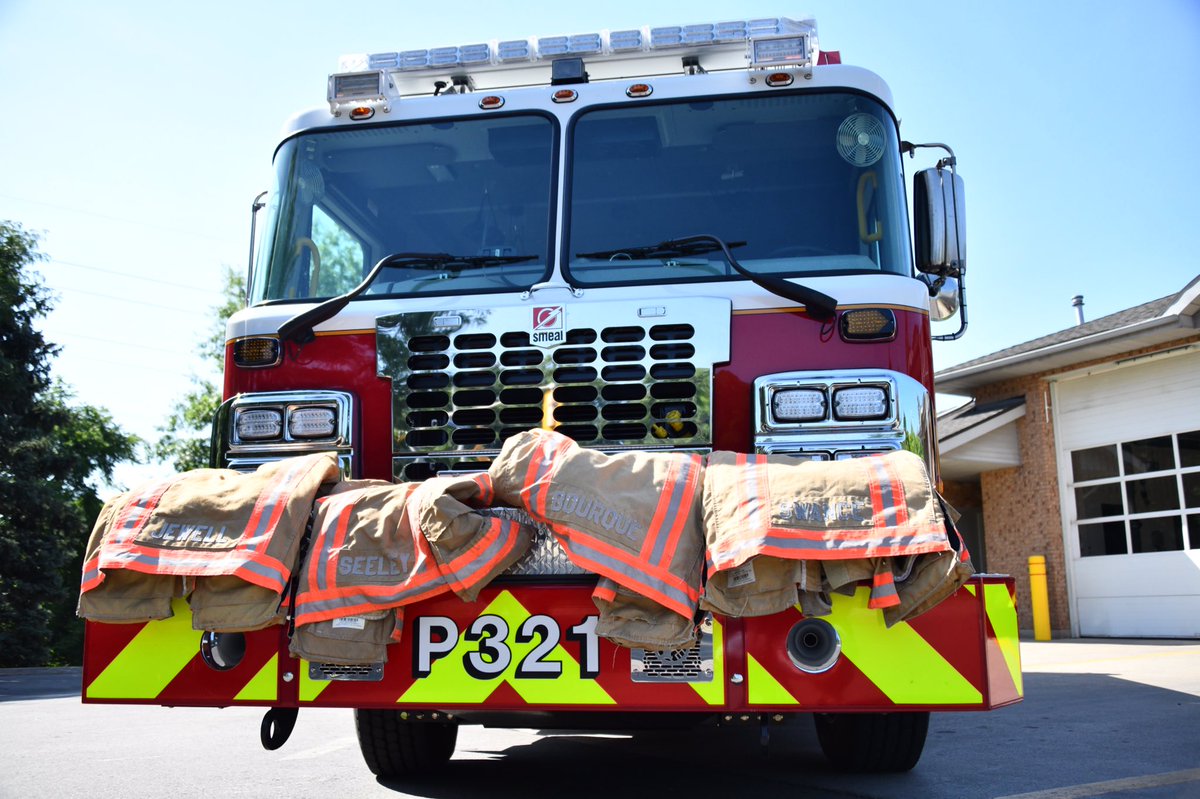 livingbyyyz's tweet photo. Extra Pictures of Burlington Fire
More pictures from @BurlingtonFire from over the weekend. They took delivery of their new @SmealFire ... plus a huge bonus was to get access to the @svitrucks support unit.
Huge thanks to @IAFF1552
#revtruckexpo #revfiregroup https://t.co/CxrRJxTDGx