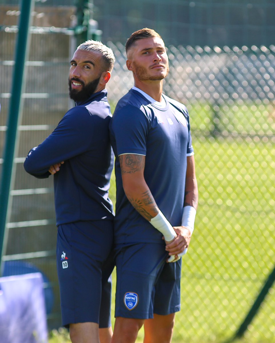estac_officiel's tweet photo. Ils sont de retour à l’entrainement ! 🤩⚽️
.
.
#monday #mondaymotivation #work #TeamEstac 🔵⚪️ https://t.co/DgJ6UbEbFy