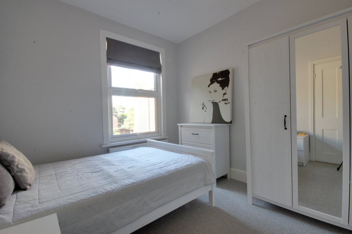 Mortemoremackay's tweet photo. NEW - Flat to Rent! We have the pleasure of offering this lovely 1 bedroom flat to rent!
#flat #property #London #Enfield #BrandNew #brand #kitchendesign #bedroom #Estate2020 #ESTATE #likeforlike #lookup #bathroom #LivingRoom #decoracion #interiordesign #quick #book #books #hurry https://t.co/iJJpTGjdCF