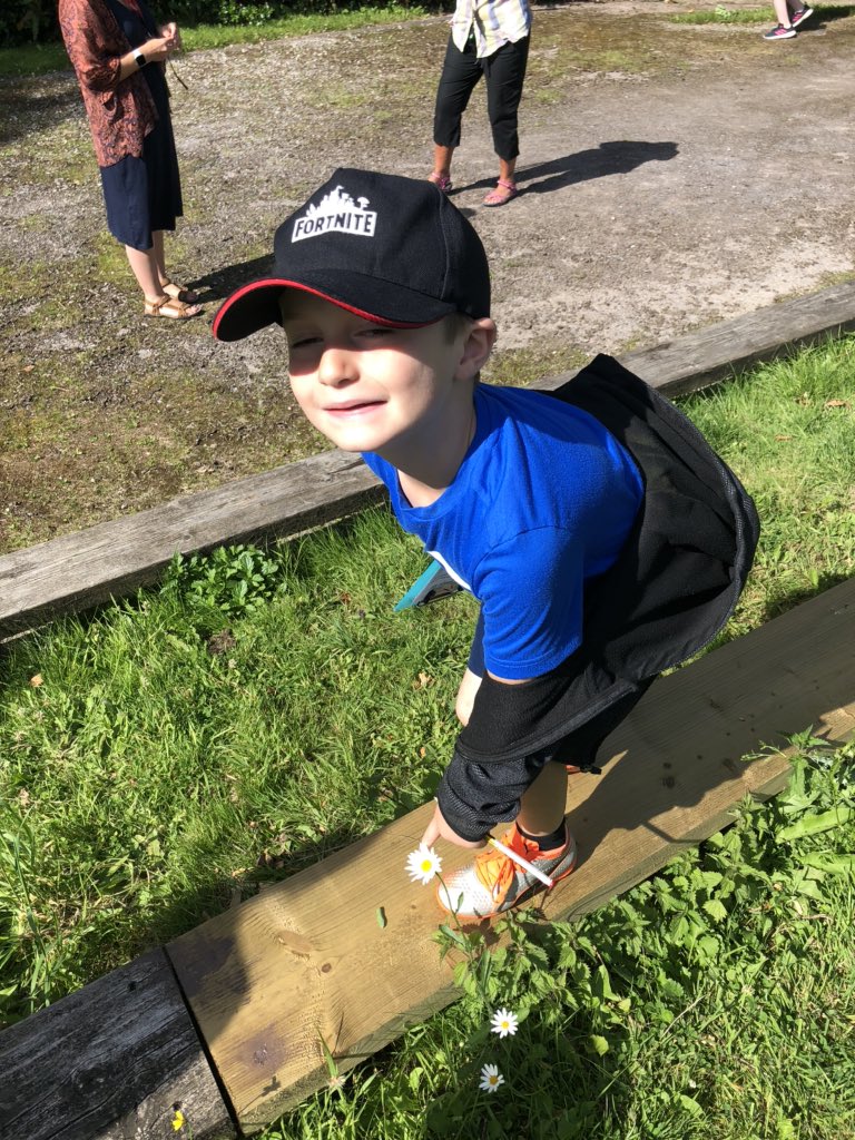 boon_mrs's tweet photo. We went on a summer scavenger hunt around the school and found so many exciting things! These included a birds nest 🦅, caterpillar eggs, a caterpillar 🐛, a grasshopper and a ladybird! 🐞 @SPSPlymouth https://t.co/QyHOAor3J1