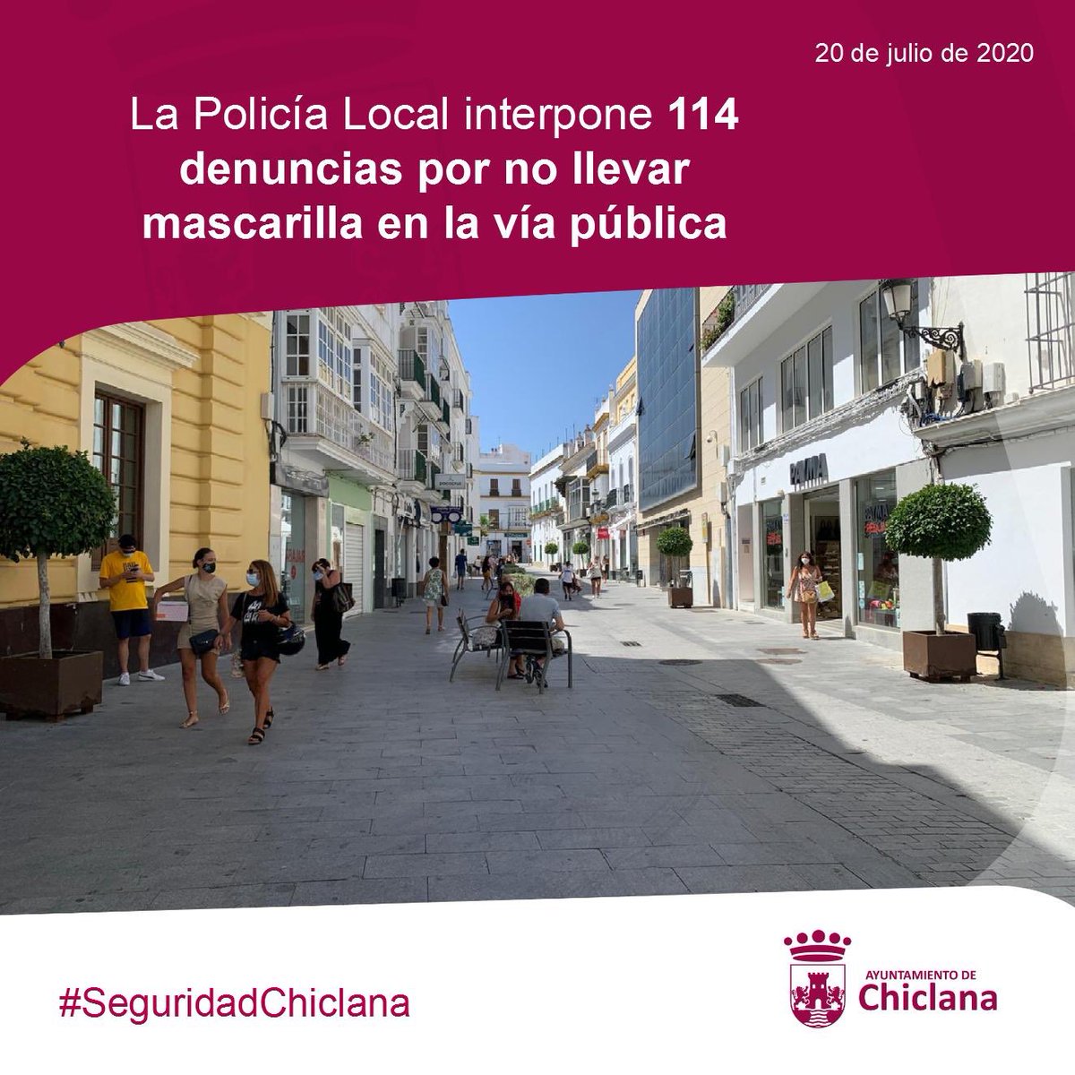 ayto_chiclana's tweet photo. 👮🏻‍♂️La Policía Local interpone 114 denuncias por no llevar mascarilla en la vía pública. #Chiclana 

📌 Toda la información aquí ⬇️
https://t.co/wVk55ehkO2 https://t.co/O8NWlI6FqS