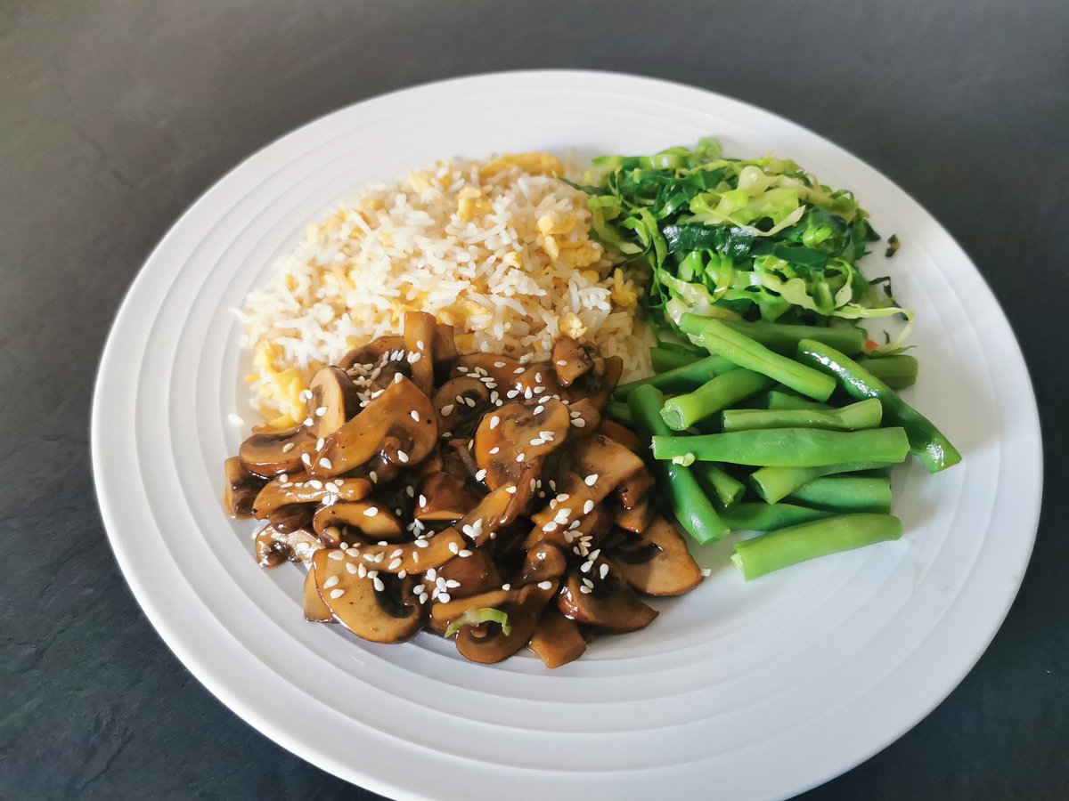 maHlungwani's tweet photo. "The only thing l like better than talking about FOOD is EATING. " John Walters.

#sundayvibes  #cookingwithRopa #nomeatchallenge https://t.co/CmbVIAAGXt
