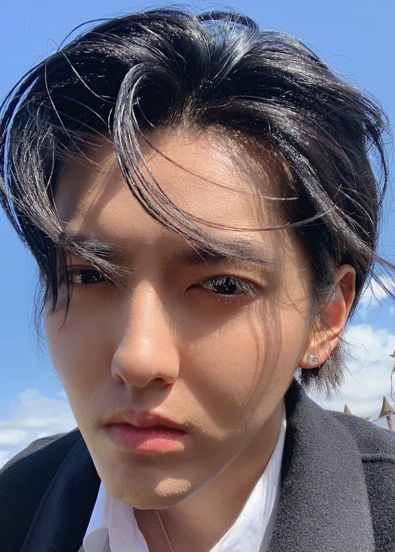 Naga 🍅 on Twitter: "Kris Wu's new haircut: no.1 hottest topic on weibo..😂  https://t.co/vSsHdaiZ5Z" / Twitter