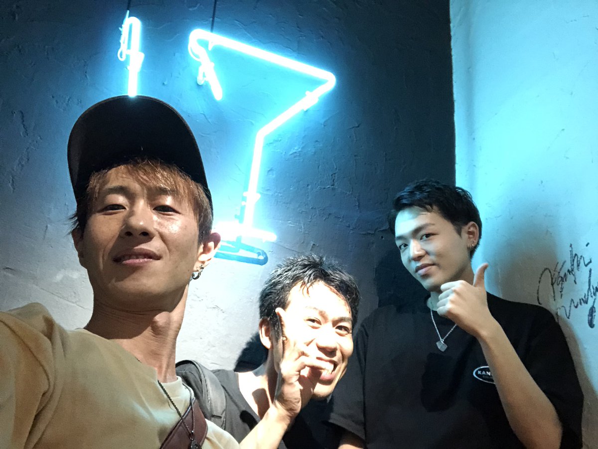 junjunkinto's tweet photo. 来た記念に⭐️ずっと行きたかったけど、なかなか行けなかった…
めっちゃ楽しかった〜。久々飲んだなぁ。誘ってくれてありがとう😆
帰りは最早定番のカレー🍛
完全にハマって通いたいレベル。
野菜多いからありがたい。今度は違うの頼んでみようかな。
#カレーキャンプ博多店
#BAR17 https://t.co/Umxl8RxSvi