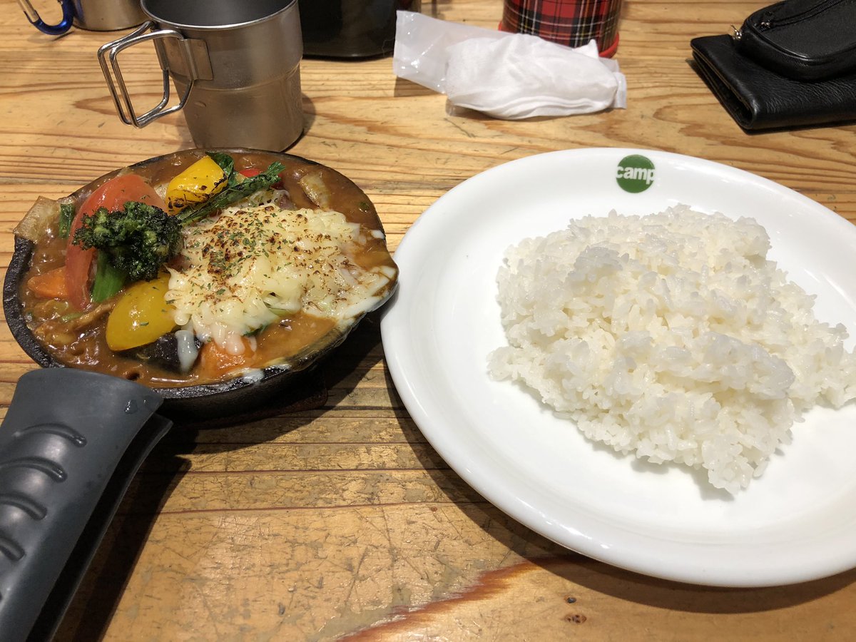 junjunkinto's tweet photo. 来た記念に⭐️ずっと行きたかったけど、なかなか行けなかった…
めっちゃ楽しかった〜。久々飲んだなぁ。誘ってくれてありがとう😆
帰りは最早定番のカレー🍛
完全にハマって通いたいレベル。
野菜多いからありがたい。今度は違うの頼んでみようかな。
#カレーキャンプ博多店
#BAR17 https://t.co/Umxl8RxSvi