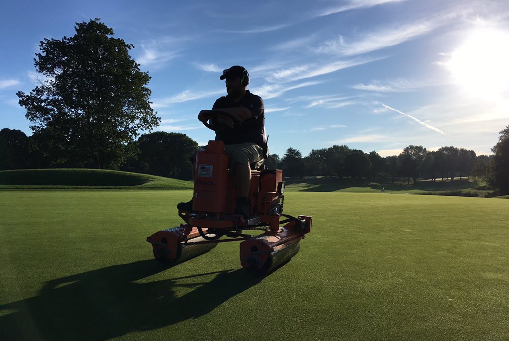 GriffithsJayson's tweet photo. Cut, vent, roll....last nights storm brought wind 💨, rain ☔️ and tree debris....priority mowing + oxygen exchange first on this maintenance Monday....#triage #truecostoftrees #pruning #silvermaples #lindens https://t.co/AufhiBSLzN