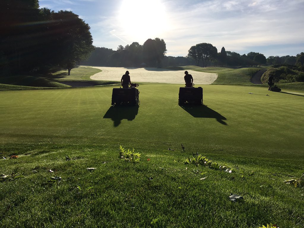 GriffithsJayson's tweet photo. Cut, vent, roll....last nights storm brought wind 💨, rain ☔️ and tree debris....priority mowing + oxygen exchange first on this maintenance Monday....#triage #truecostoftrees #pruning #silvermaples #lindens https://t.co/AufhiBSLzN