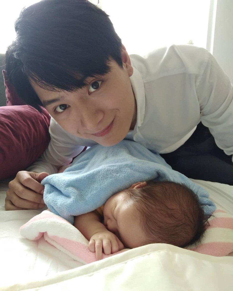 this thread needs a comeback and thanks to these two pics  so soft..baby Kit will be a great papa  #KristPerawat  #KhunPandkids