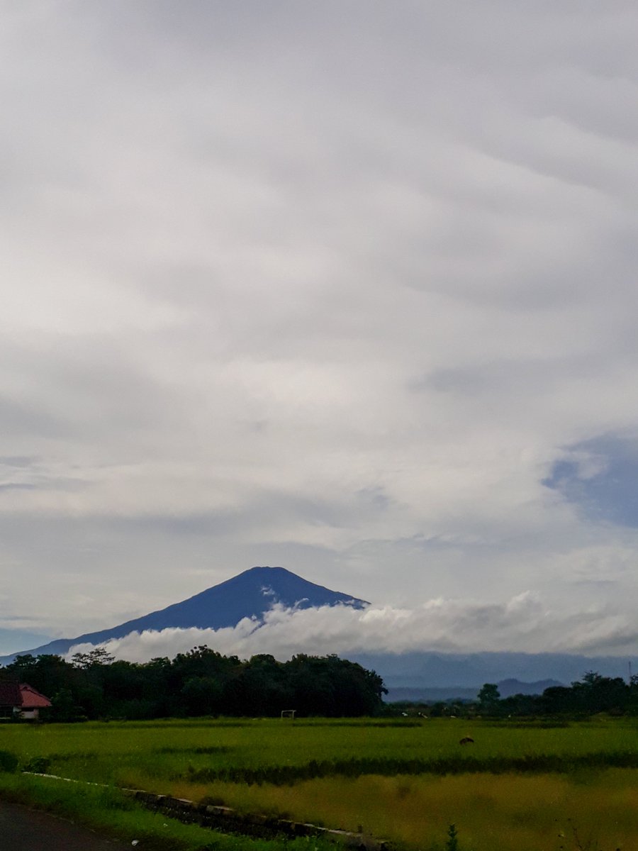daling88's tweet photo. Mumpung lagi trending #Majalengka https://t.co/3KMHCRK1AY