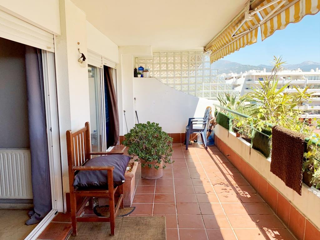 Time2BuySpain's tweet photo. ⛳️ ¡Apartamento de 2 habitaciones en 1ª Línea de Golf, en un edificio de Guadalmina Alta con Jardines y Piscina comunitaria! La vivienda dispone de 120 m² en total, 90 m² construidos y 30 m² de terraza | 250.000 €

Link con más detalles, fotos y video ➡️ https://t.co/BtPCqRwdxZ https://t.co/H4GzEawiFM