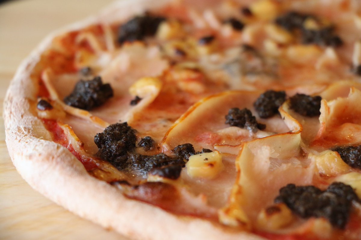 PizzaDoha's tweet photo. Our delicious Truffle pizza! Delicious truffle paste along side Turkey ham🤤 https://t.co/O49vErDGf4