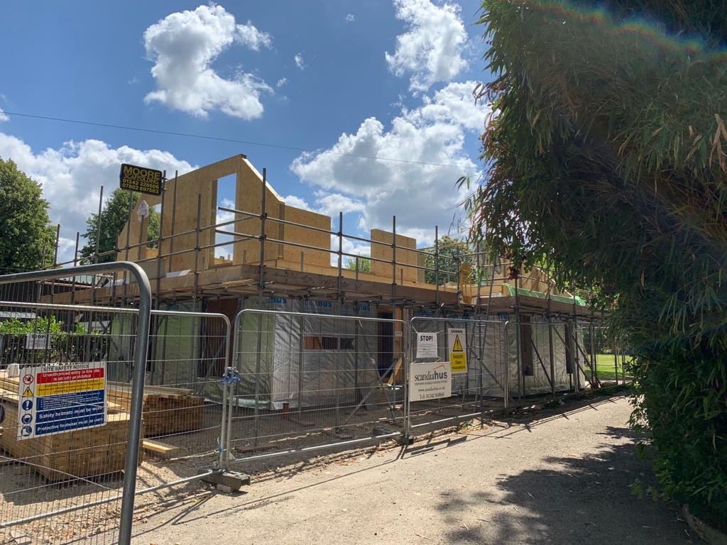 ParkgateBuilds's tweet photo. First floor going up and this project is really beginning to take shape at #forestrow - this stage is always exciting for the client when their vision is starting to become a reality!
#dreamhome #newbuild https://t.co/tBn8ihUx4O