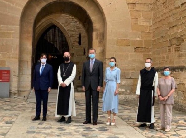 Candeliano's tweet photo. Que no haya sido recibido ni por:
-El President de la Generalitat
-El del Parlament
-El de la Diputació
-El del Consell Comarcal
-El Alcalde...
demuestra que la legitimidad del Borbón en CAT es la de un turista. https://t.co/GAo7pJCJZF