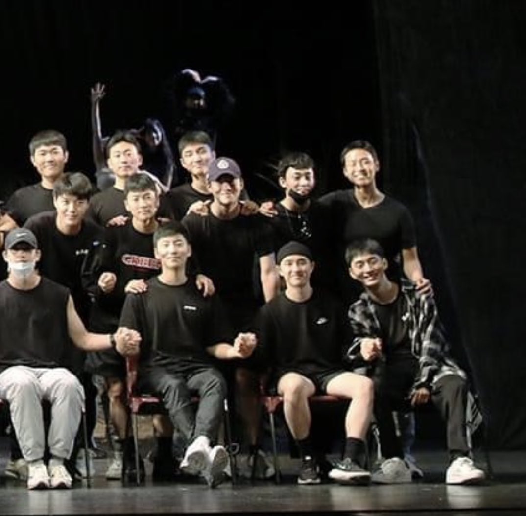clairmerence's tweet photo. ง่ะ คยองซูใส่ขาสั้นด้วย ไม่ได้เห็นนานมากละนะ https://t.co/wR5TYajE1y