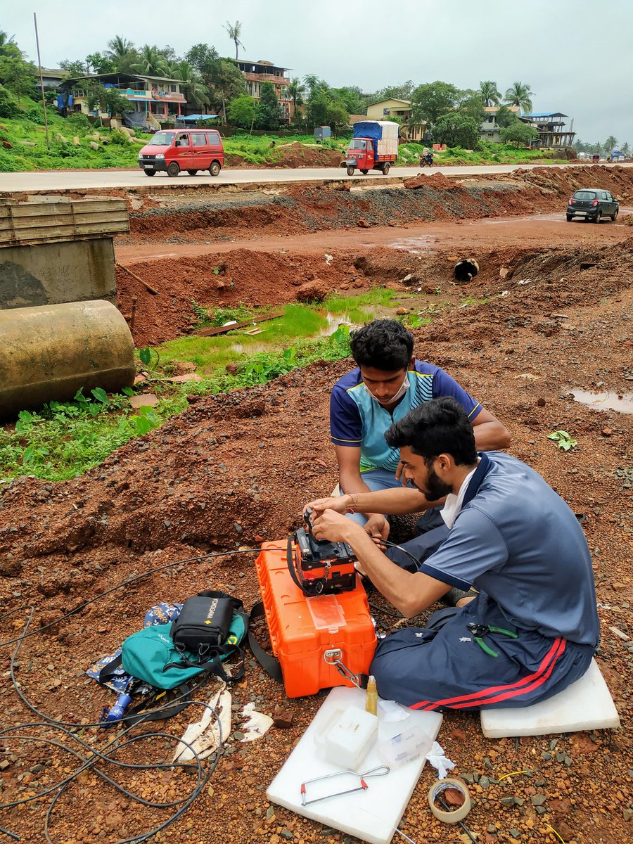 2shar_Divekar's tweet photo. CSC WIFI CHOUPAL FTTH CONNECTION WORK IN RATNAGIRI DIST BLOCK.KHED
#cscwifichoupal
#cscmaharashtraday
@abhi481 
@dintya15 
@rsprasad @wifichoupal @CG_WiFiChoupal 
@wifichoupal 
@CSCMaharashtra 
@CSCegov_ 
@CscRatnagiri 
@InfoRatnagiri https://t.co/iwPMOLcyMb