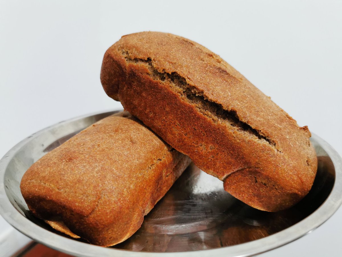 WuAnping's tweet photo. First attempt at baking. I baked two little loaves of whole wheat bread. ^_^ #chefrobert https://t.co/ZQqHiM6RLc