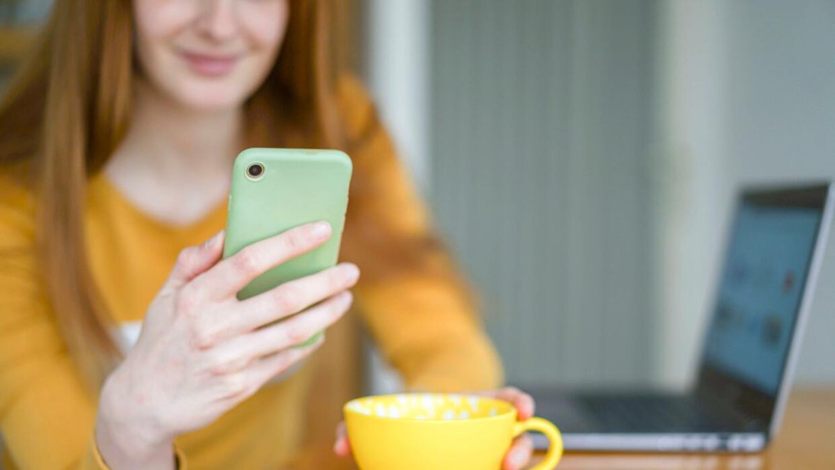 wiwo's tweet photo. Netzwerken funktioniert auch ohne Meetings. Im Homeoffice kommen Anfänger unter Umständen sogar leichter voran – wenn sie die zentrale Erfolgsbedingung akzeptieren: Netzwerken ist ein Geben und Nehmen. https://t.co/lWHRfzMpLs https://t.co/Q7Z4vOvnm2