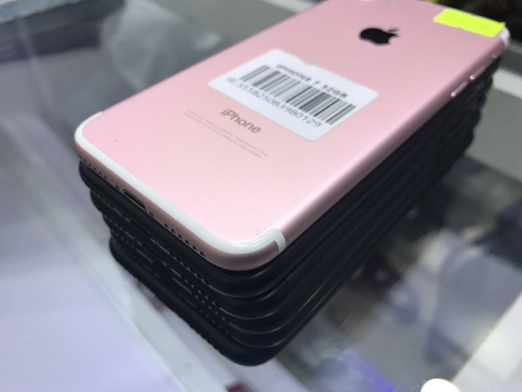 batlink_phones's tweet photo. U.K Used 📱 iPhone 7 32gb available @batlink_phones
#iphone7
#batlink
❤️😍👌 https://t.co/Alv9iQeoQu
