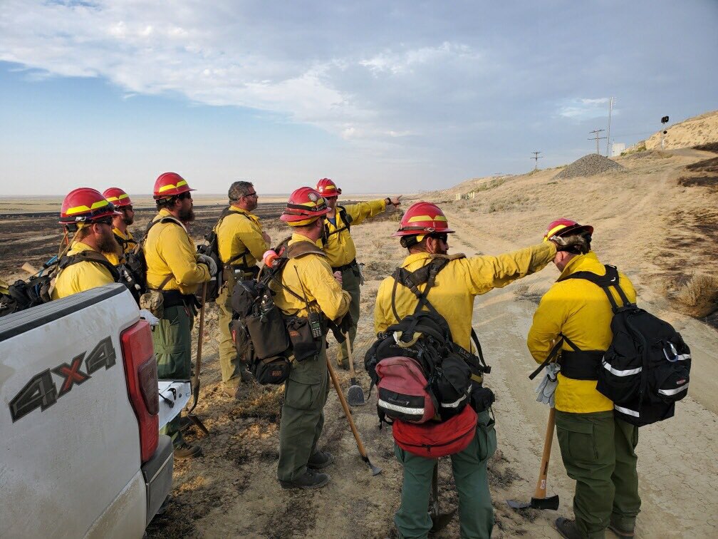 MDwildfire's tweet photo. MDS1 helped on 300 acre fire yet. Everyone doing well https://t.co/zGkMXgIWBM