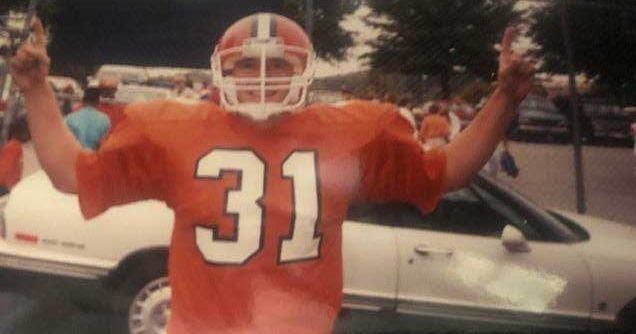 ClemsonTigerNet's tweet photo. The Day Bubba Ran Down #Clemson's Hill With the Team... And Got Away With It: https://t.co/45XUVxbNuv https://t.co/lSkNlBO3C5