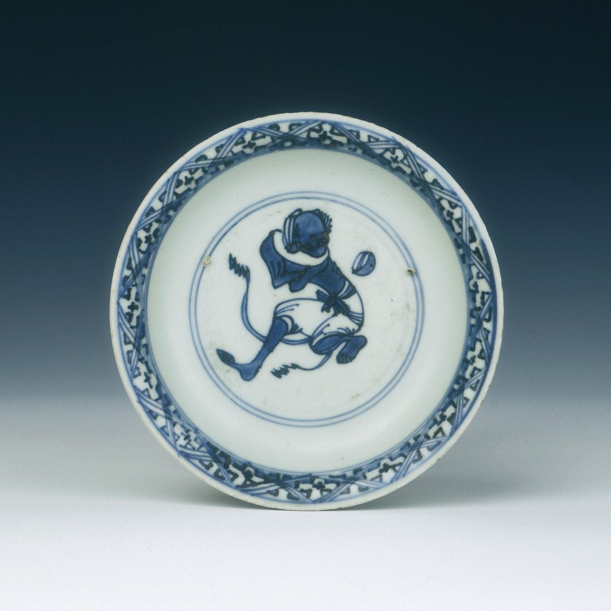 Meet Kuí Xīng, the God of Examinations 🎓 who is seen kicking a ball on this #MingDynasty saucer. He's possibly playing the ancient sport of Cuju, which FIFA recognises as the earliest form of Football ⚽ Find out more about this curious deity over on our socials 🙌#MuseumMonday