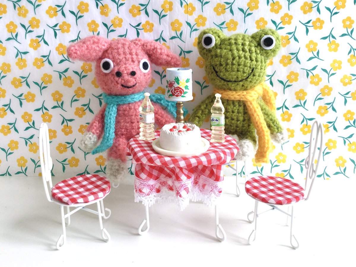 Franky and Melody are having some refreshments before their trip to Canada. Don’t worry though, there are still a few Poppeteers left in the Popp Shop. etsy.com/shop/MeetThePo… <a href="/snuffynorton/">SnuffyNortonBearmani</a>