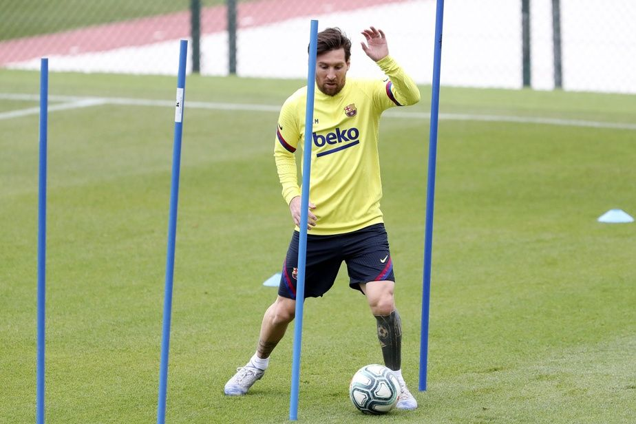 Le travail spécifique est celui qui fonctionne le plus, puisqu'il encadre toutes les capacités physiques, au Barça Messi a développé , le travail du ballon en circulation, la rotation sphérique à une touche, une grande vitesse, force et précision.