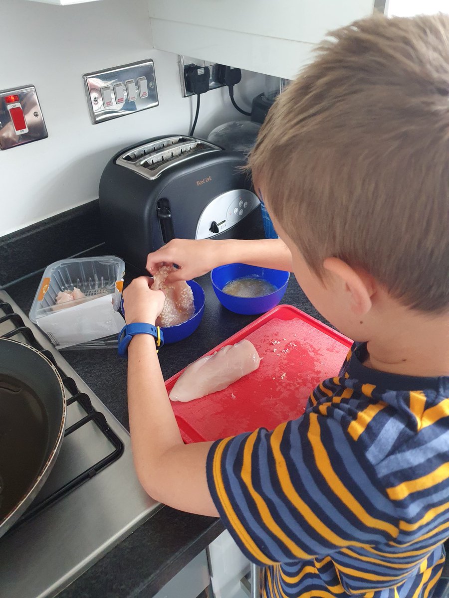 ClassroomK's tweet photo. Our CK Cook Off Grand Final Winner is Alan!!
It has been such a hard decision but based on the task, we feel Alan has ticked every box! He's take his favourite dish and done something original!
Pizza Octopuses, Breaded Chicken Ship and a Calzone Island! Well done!
#CKCookOff https://t.co/xqBFZQEmNC