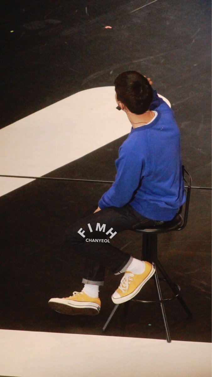 12dgree's tweet photo. 발 사선으로 둔 경수 ㅋㅋㅋ 발견될 때 마다 귀여워죽음 ㅇ<-< https://t.co/BeBEqyZaj7